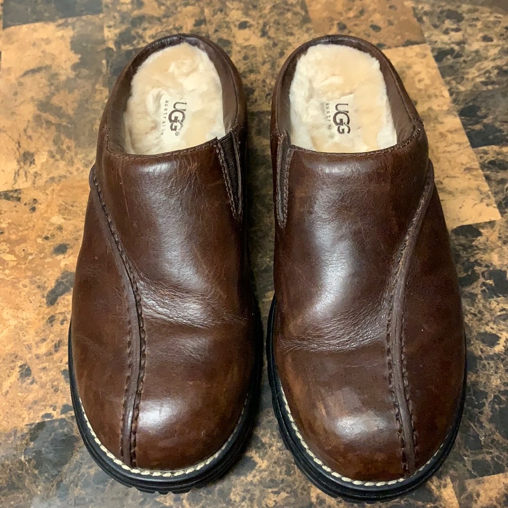 UGG women SZ 7